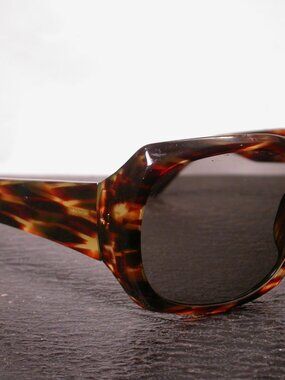 Linda Farrow Designer Tortoise Round Sunglasses  Made in Japan